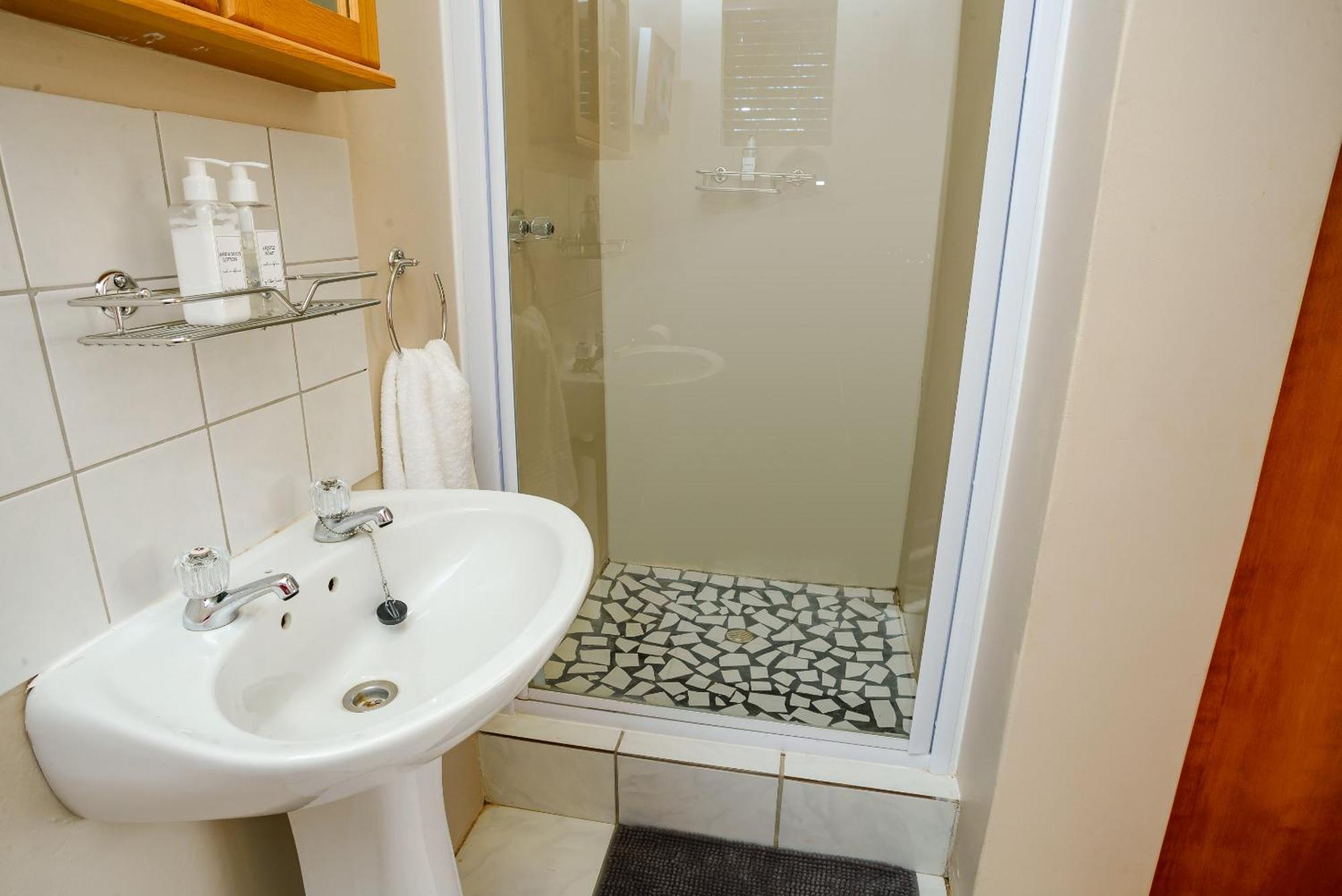 Oorvloed Guesthouse Swellendam Ngoại thất bức ảnh